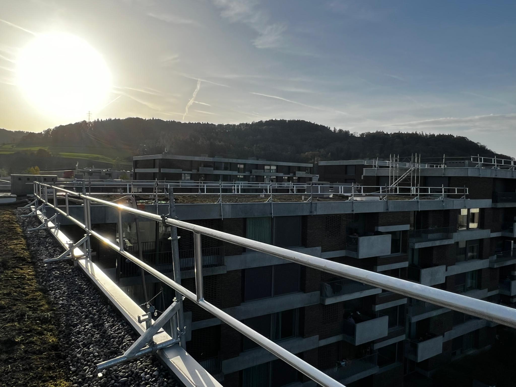 Dachrandschutz – Sicherheit auf dem Dach